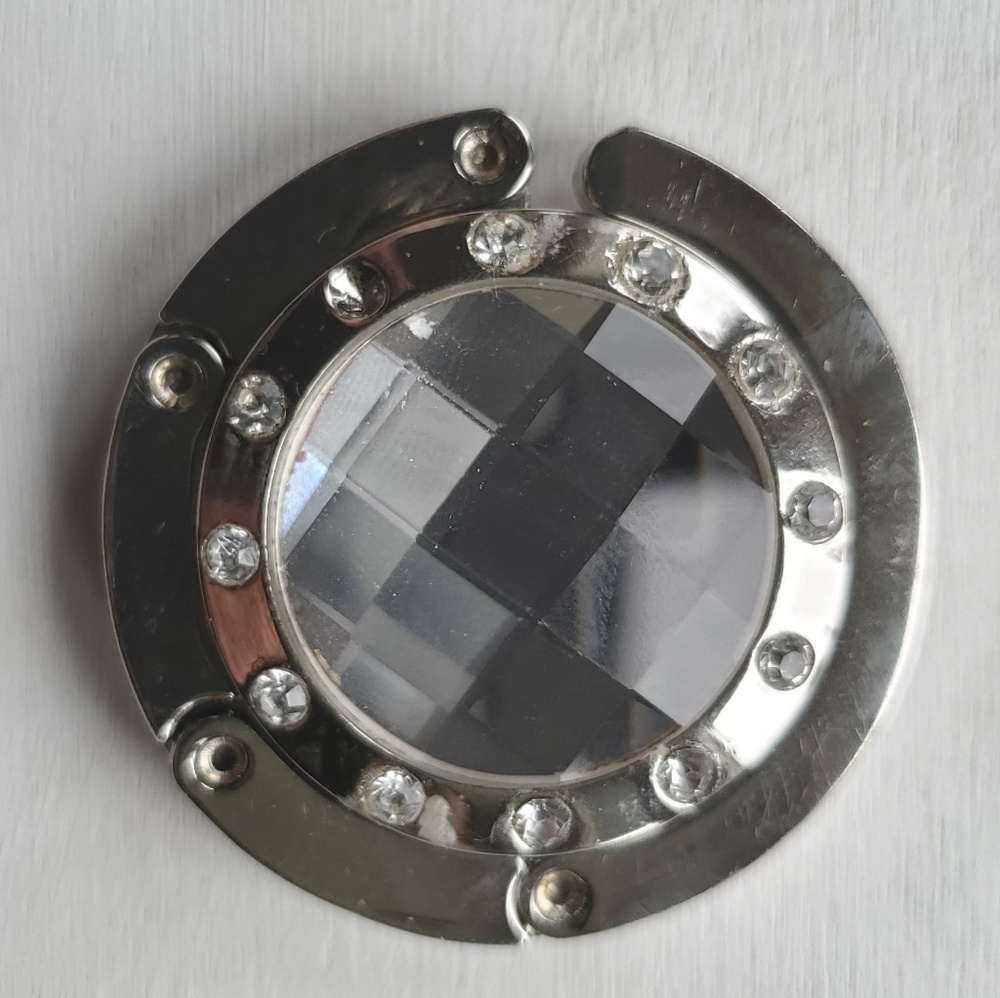 Purse holder, beautiful big sparkly stone